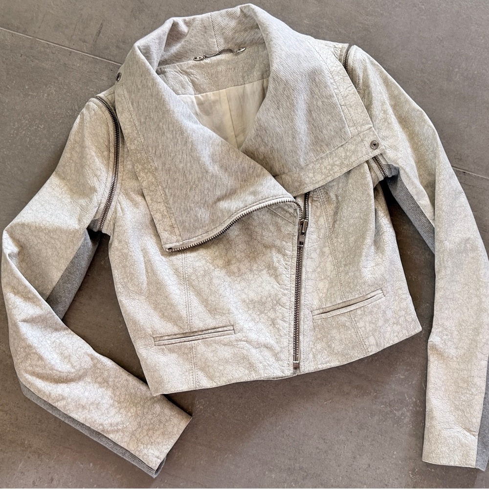 Women's Yigal Azrouel Light Silver lamb leather Cropped Moto Jacket, size 0